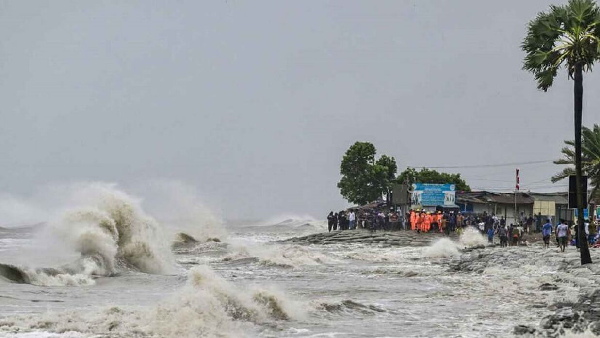 ঘূর্ণিঝড় রেমালের প্রভাবে উপকূলীয় এলাকায় ব্যাপক ক্ষয়ক্ষতি হয়েছে