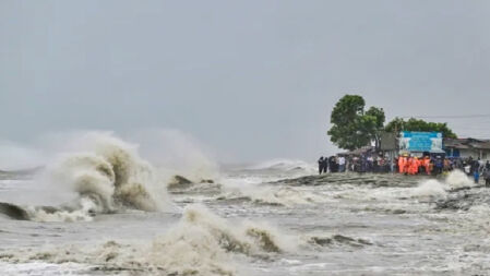 ঘূর্ণিঝড় রেমালের আঘাতে দেশজুড়ে ৭ জনের মৃত্যু 