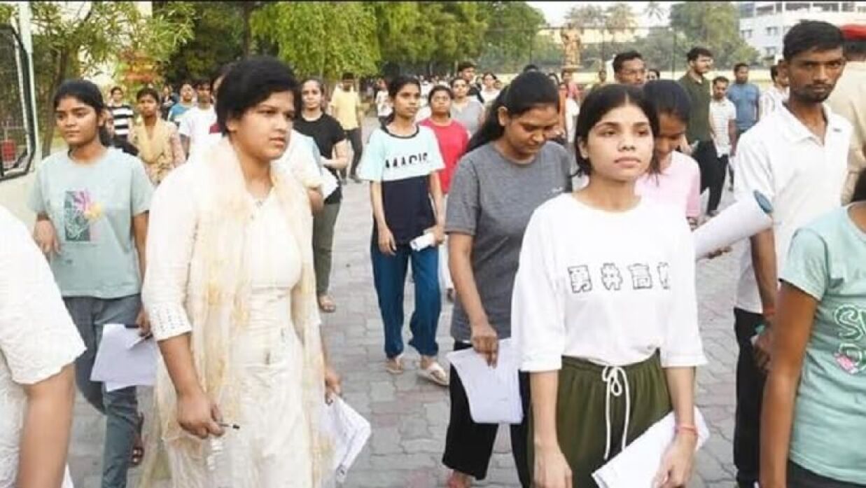 ভারতের মেডিকেল ভর্তি পরীক্ষা নিট-ইউজি দিতে আসা শিক্ষার্থী