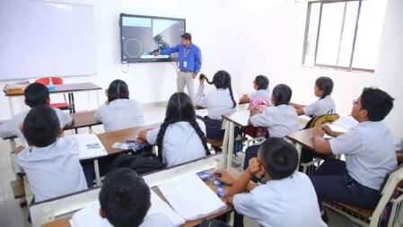 এক লাখের বেশি ল্যাপটপ পাচ্ছে সরকারি প্রাথমিক বিদ্যালয়