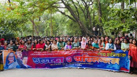 বাজেটকে স্বাগত জানিয়ে ঢাবিতে ছাত্রলীগের আনন্দ মিছিল