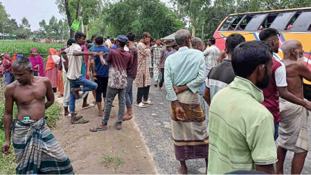 বাস-থ্রি হুইলার সংঘর্ষে কলেজ শিক্ষিকাসহ নিহত ২