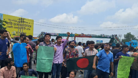 ঢাকা-উত্তরবঙ্গ মহাসড়ক অবরোধ মাভাবিপ্রবি শিক্ষার্থীদের