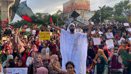 এক ঘণ্টা অবরোধের পর শাহবাগ ছাড়লেন কোটা সংস্কার আন্দোলনকারীরা