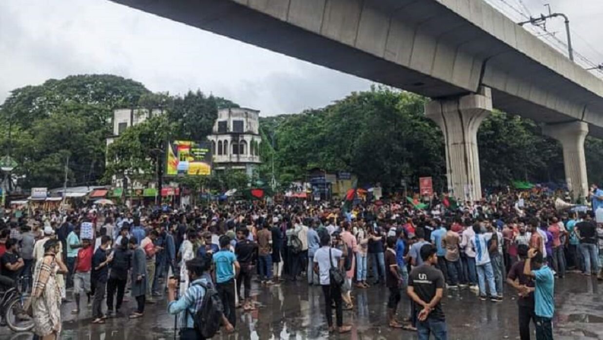 কোটা ব্যবস্থা সংস্কারের দাবিতে শিক্ষার্থীদের আন্দোলন