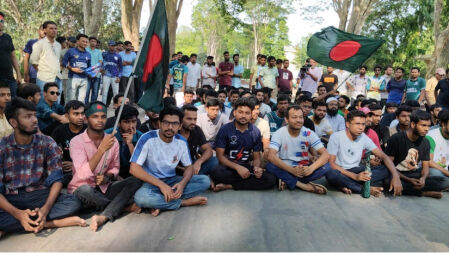 রেললাইন অবরোধের ঘোষণা রাজশাহী বিশ্ববিদ্যালয় শিক্ষার্থীদের