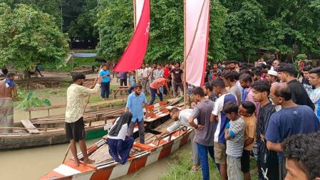 প্রেমিকের সঙ্গে মনোমালিন্যের জেরে ব্যাগ-জুতা ফেলে নদে ঝাঁপ স্কুলছাত্রীর, তারপর...