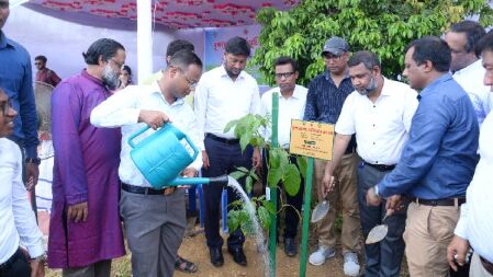 ‘আই লাভ রাঙ্গামাটি’ ট্যুরিস্ট পয়েন্টে বৃক্ষরোপণ কর্মসূচি