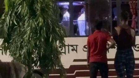 চুয়েটের বাসে ঢুকে ছাত্রীদের পেটাল ছাত্রলীগ, ৩০ জন আহত