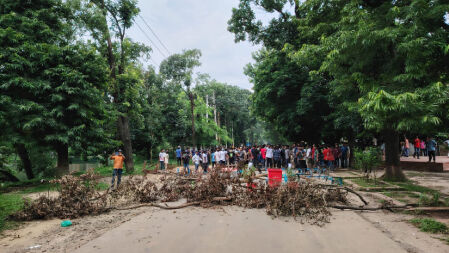 জাবি ক্যাম্পাস বন্ধের ঘোষণা আন্দোলনকারীদের প্রত্যাখান