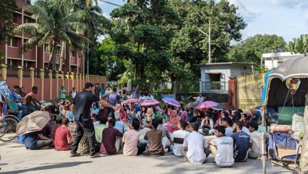 হল ত্যাগের নির্দেশনা প্রত্যাহারে বাকৃবি ভিসিকে আল্টিমেটাম