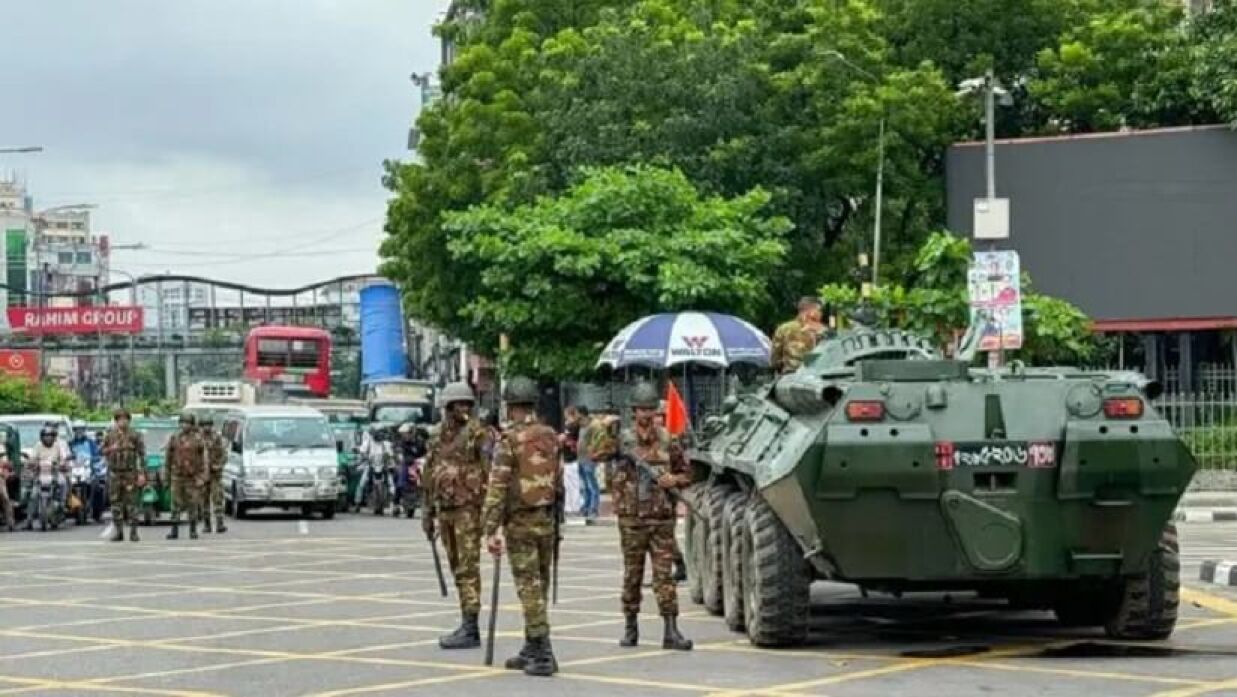 কোটা সংস্কার আন্দোলনকে কেন্দ্র করে সহিংসতা ছড়িয়ে পড়ায় কারফিউ ঘোষণা করেছে সরকার