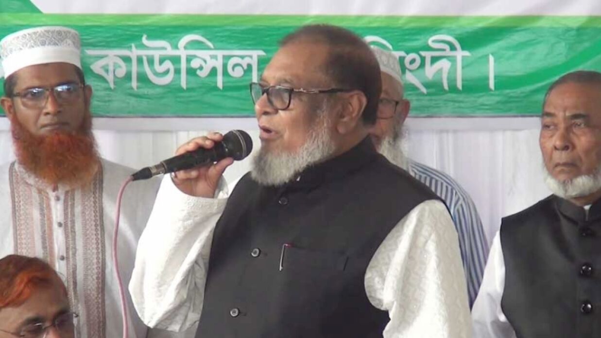 অনুষ্ঠানে বক্তব্য রাখছেন মুক্তিযুদ্ধ বিষয়ক মন্ত্রী আ ক ম মোজ্জাম্মেল হক