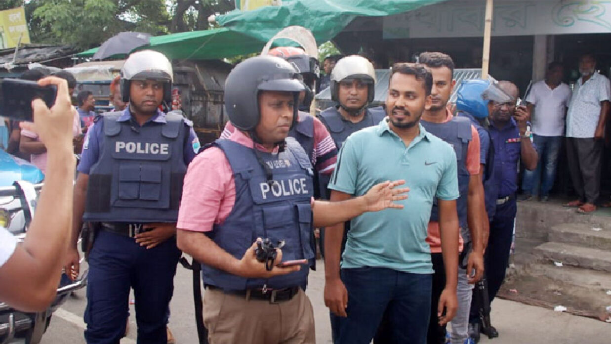 আটকের পর ইবির ১৮ শিক্ষার্থীকে ছেড়ে দিয়েছে পুলিশ