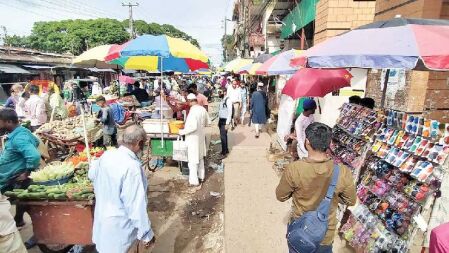 ‘জামায়াত-শিবির থেকে নাম কাটার’ কথা বলে হকারদের কাছ থেকে চাঁদাবাজি