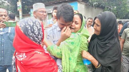 জ্ঞান ফিরে দেখি হ্যান্ডকাফ পরা অবস্থায় থানায়: মুক্তি পেয়ে যা বলল ১৬ বছরের শিক্ষার্থী