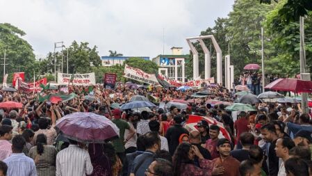 ছাত্র-জনতার গণমিছিলে জনসমুদ্রে পরিণত কেন্দ্রীয় শহীদ মিনার