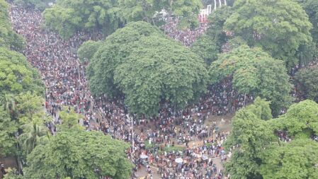 গণজোয়ারে উত্তাল শহীদ মিনার, তিল ধারণের ঠাঁই নেই