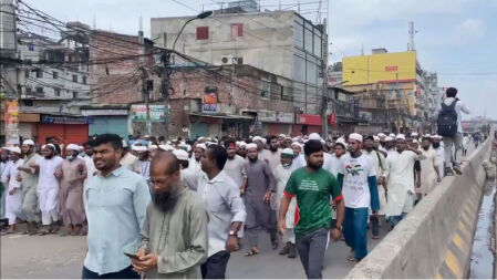 এক দফা দাবিতে যাত্রাবাড়িতে মাদরাসা শিক্ষার্থীদের অবরোধ, ঢাকা-চট্টগ্রাম মহাসড়ক বন্ধ