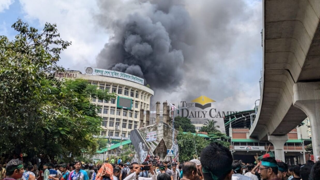 বঙ্গবন্ধু মেডিকেলে ভাঙচুর-অগ্নিসংযোগ