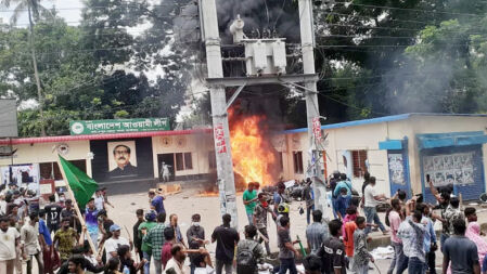 ৮ জেলায় আওয়ামী লীগ কার্যালয়ে ভাংচুর-অগ্নিসংযোগ