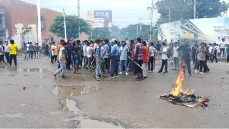 রাজশাহীতে পুলিশ-শিক্ষার্থীদের মধ্যে সংঘর্ষ