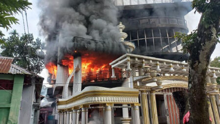 পুড়ে যাওয়া আ.লীগ নেতার বাড়িতে ছয় শিক্ষার্থীর লাশ!