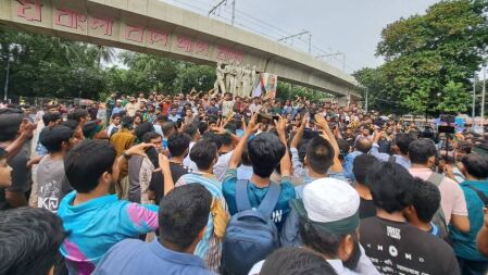 শেখ হাসিনার বিচারের দাবিতে ঢাবিতে বিক্ষোভ