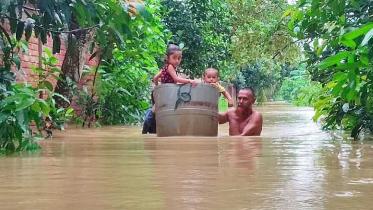 ভারতীয় ঢল-বৃষ্টিতে বন্যা ছড়িয়েছে ৮ জেলায়, আরও বিস্তৃতির শঙ্কা