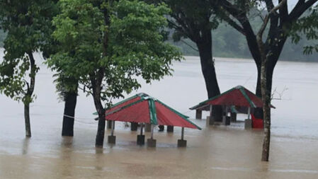 বন্যায় কুমিল্লায় ৪ জনের মৃত্যু