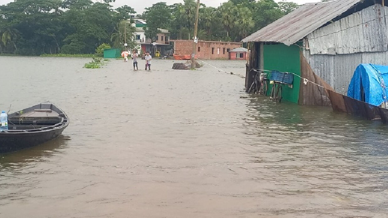 শত শত পরিবার পানিবন্দি