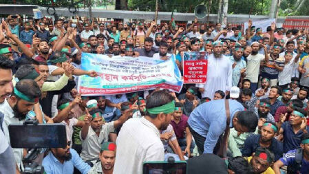 তিন দফা দাবিতে সরকারি প্রাথমিক বিদ্যালয়ের দপ্তরিদের অবস্থান কর্মসূচি 