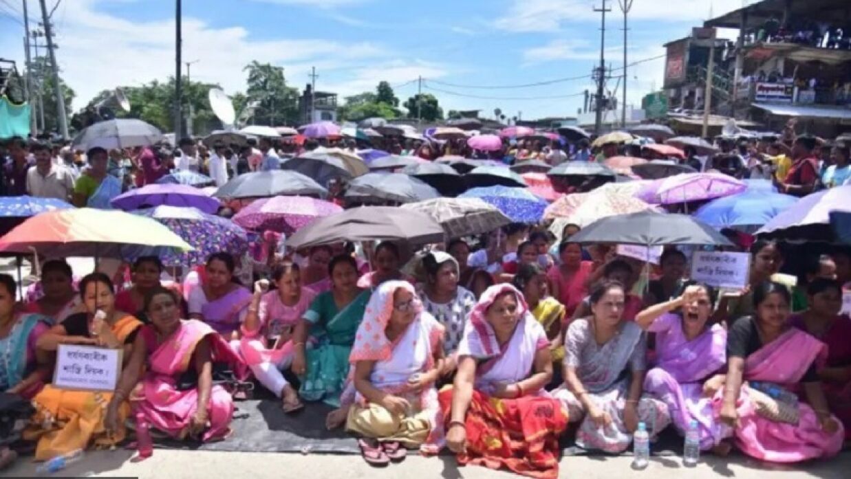 আসামে স্কুলছাত্রীকে ধর্ষণের ঘটনায় বিক্ষোভ