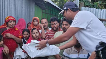 বন্যার্তদের সহায়তায় সেক্রেটারি নাছিরের নেতৃত্বে নোয়াখালীতে কেন্দ্রীয় ছাত্রদল