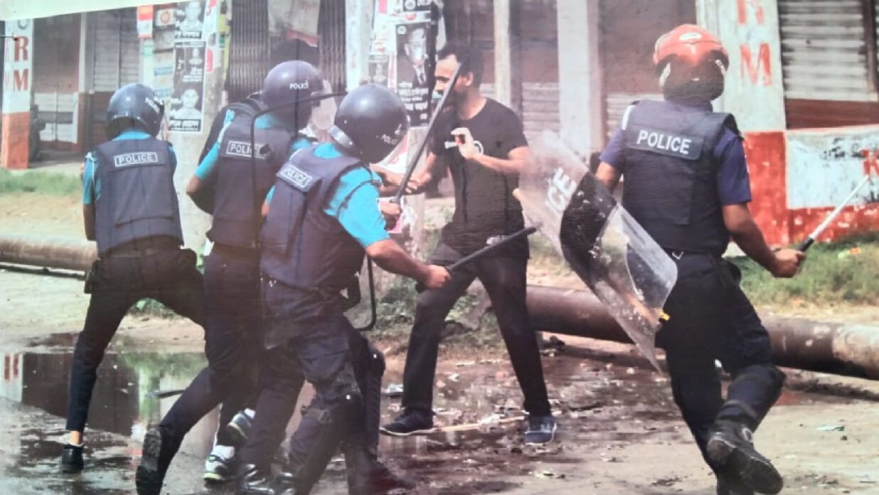 বেরোবিতে আবু সাঈদ হত্যাকাণ্ডের অপ্রকাশিত দুর্লভ চিত্রের আলোক প্রদর্শনী 