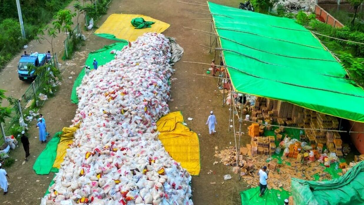 আস-সুন্নাহ ফাউন্ডেশনের ত্রাণ বিতরণ কার্যক্রম