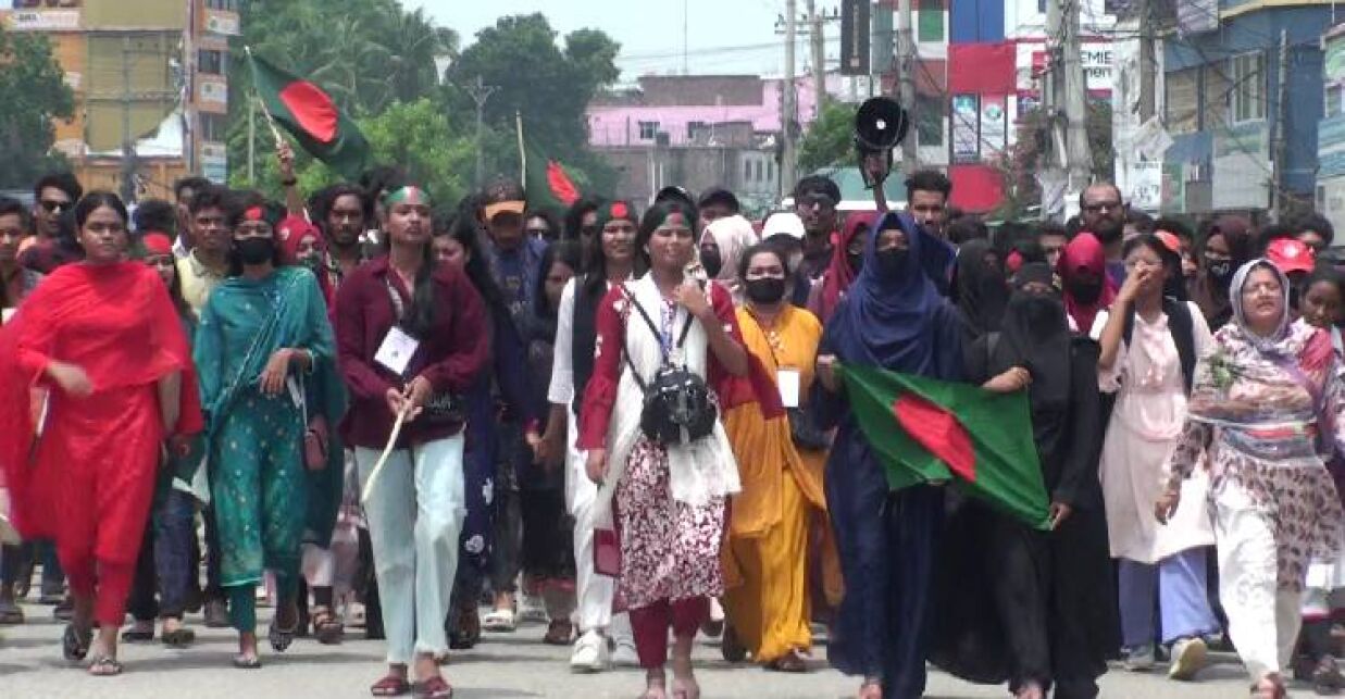 আন্দোলনে বিপুল সংখ্যক নারীদের অংশগ্রহণ