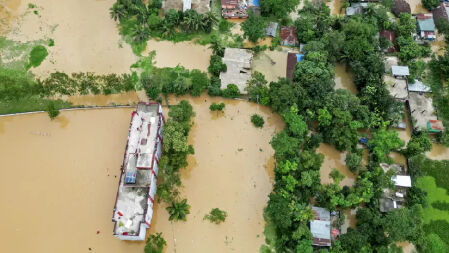 বন্যার মৃতের সংখ্যা বেড়ে ৬৭