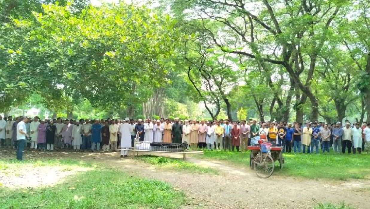 নিজ কর্মস্থলে ইবি অধ্যাপক মুঈদের জানাজা সম্পন্ন