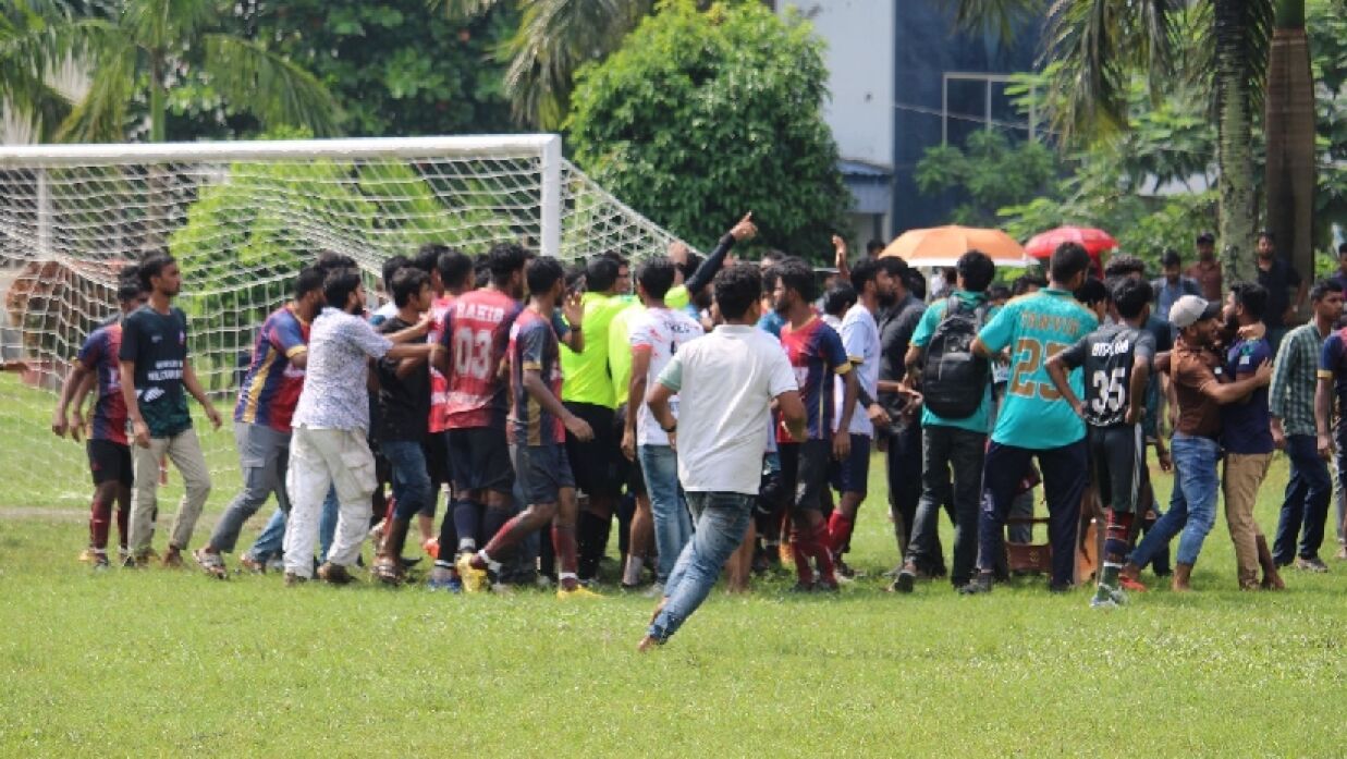 ফুটবল টুর্নামেন্টকে কেন্দ্র সংঘর্ষ