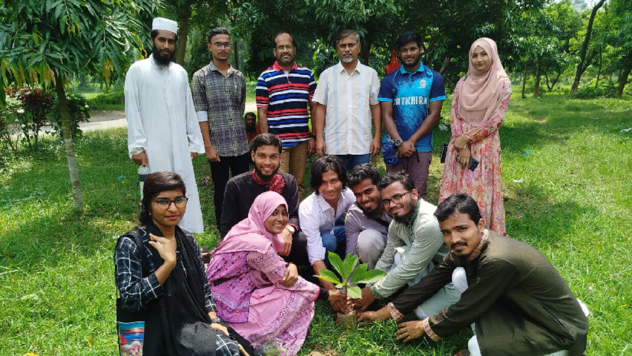 ইবিতে রক্তিমার প্রতিষ্ঠাবার্ষিকী উপলক্ষ্যে বৃক্ষরোপণ ও প্রশিক্ষণ কর্মসূচি পালিত