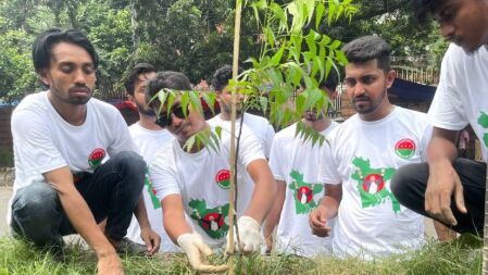 আন্দোলনে নিহতদের স্মরণে মিরপুরে ছাত্রদলের বৃক্ষরোপণ