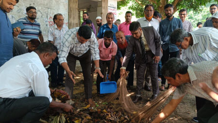 উপাচার্যের অংশগ্রহণে চবি ক্লিন ক্যাস্পাস কর্মসূচি  