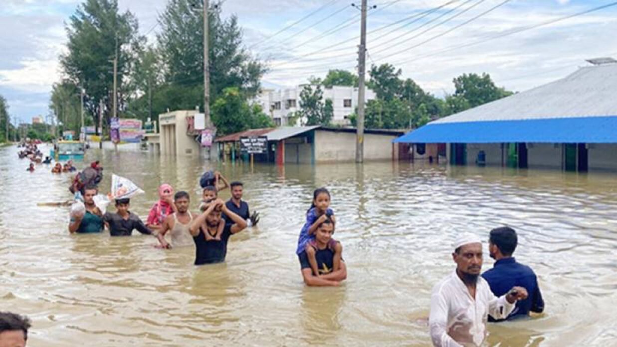 প্রধান নদ-নদীর পানি সমতল বিপৎসীমার নিচ দিয়ে প্রবাহিত হচ্ছে