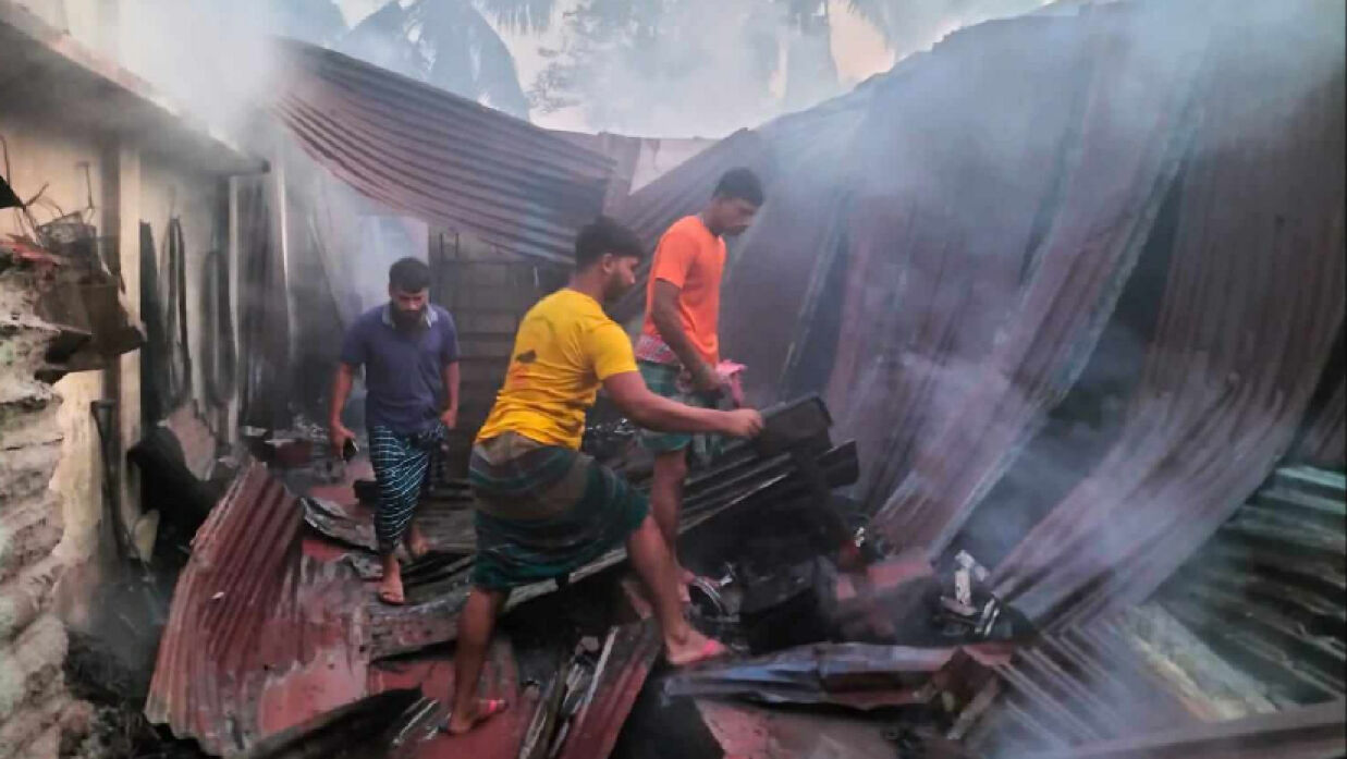  নেত্রকোনায় অগ্নিকাণ্ডে ১০ কোটি টাকার ক্ষয়ক্ষতি