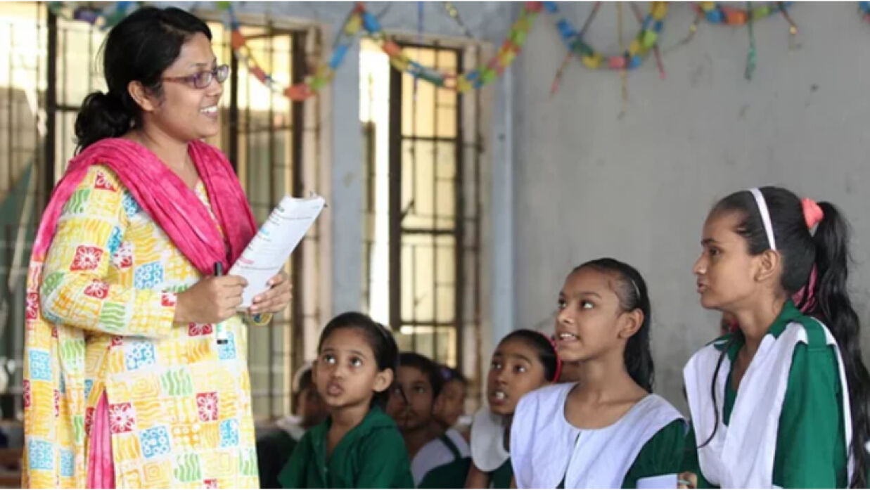 শ্রেণিকক্ষে শিক্ষক