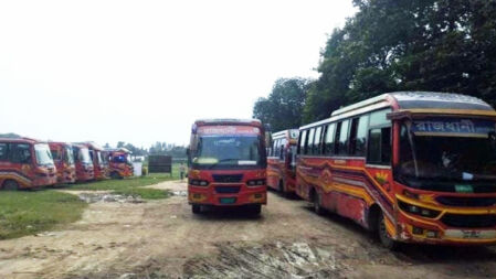 শিক্ষার্থীকে মারধরের অভিযোগ, জাবিতে রাজধানী পরিবহনের ২৪ বাস