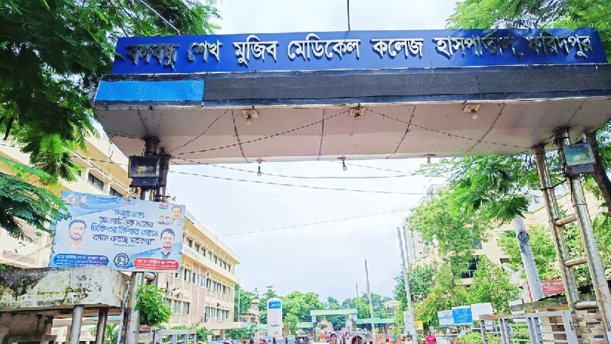 অ্যালকোহল পানে দুই শিক্ষার্থীর মৃত্যু