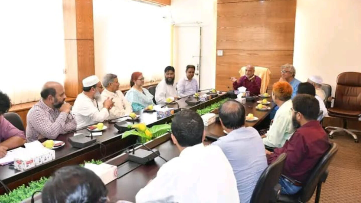 ইউজিসি প্রতিনিধি দলের সঙ্গে বাকৃবি প্রশাসনের মতবিনিময় সভা