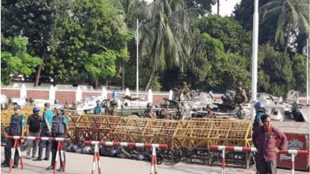 সেনাবাহিনী-পুলিশের সতর্ক অবস্থান